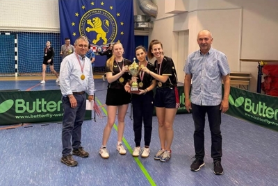 Trener Darko Arapović i igračice Victoria Pustaj, Sara Tokić i Marta Vukelić.